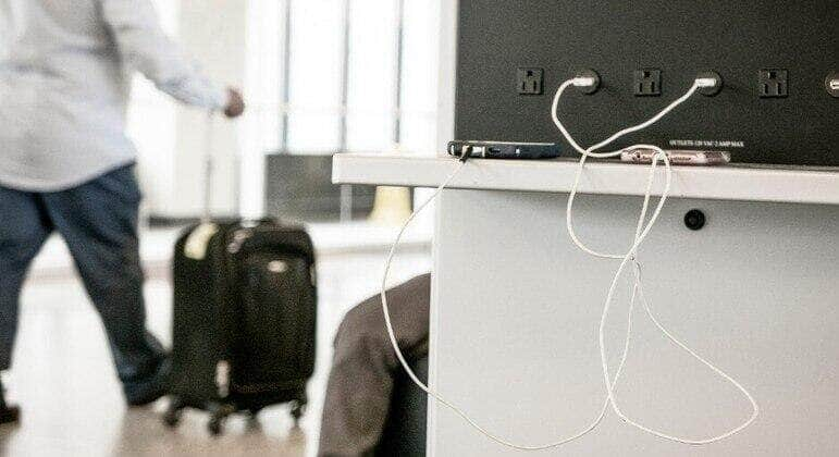 FBI aconselha a nao usar entradas USB de aeroportos hotel e outros locais publicos