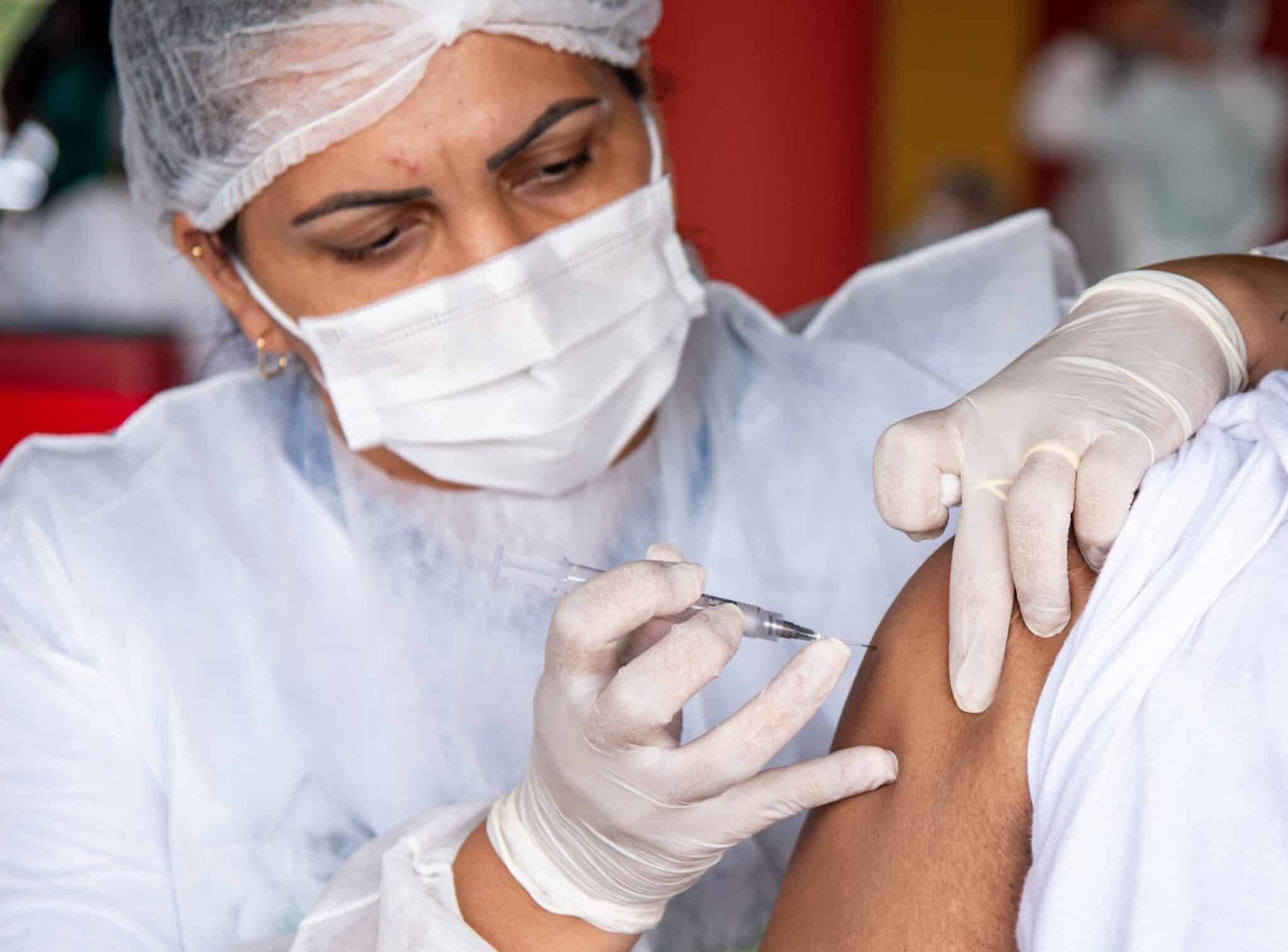 Moradores de Rondonopolis com mais de 18 anos podem receber vacina bivalente scaled