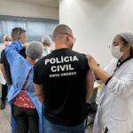 Policia promove para os servidores vacinacao contra Influenza e Covid 19 em Cuiaba