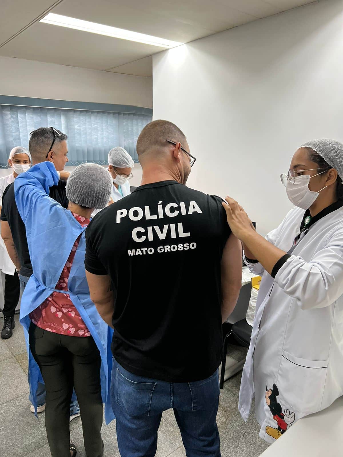 Policia promove para os servidores vacinacao contra Influenza e Covid 19 em Cuiaba