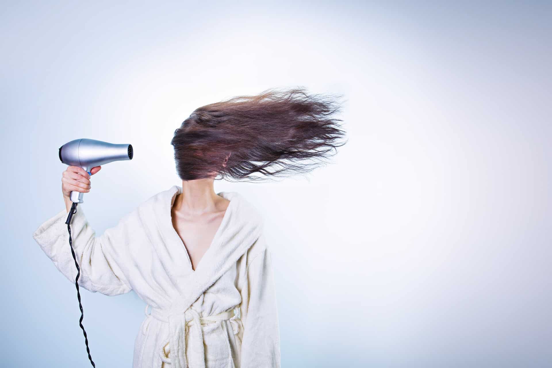 Quais são as causas da queda de cabelo?