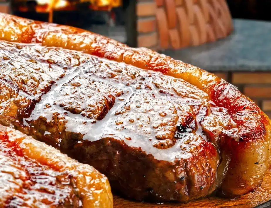 Sem pagar homem tenta furtar picanha cerveja farofa e carvao de supermercado