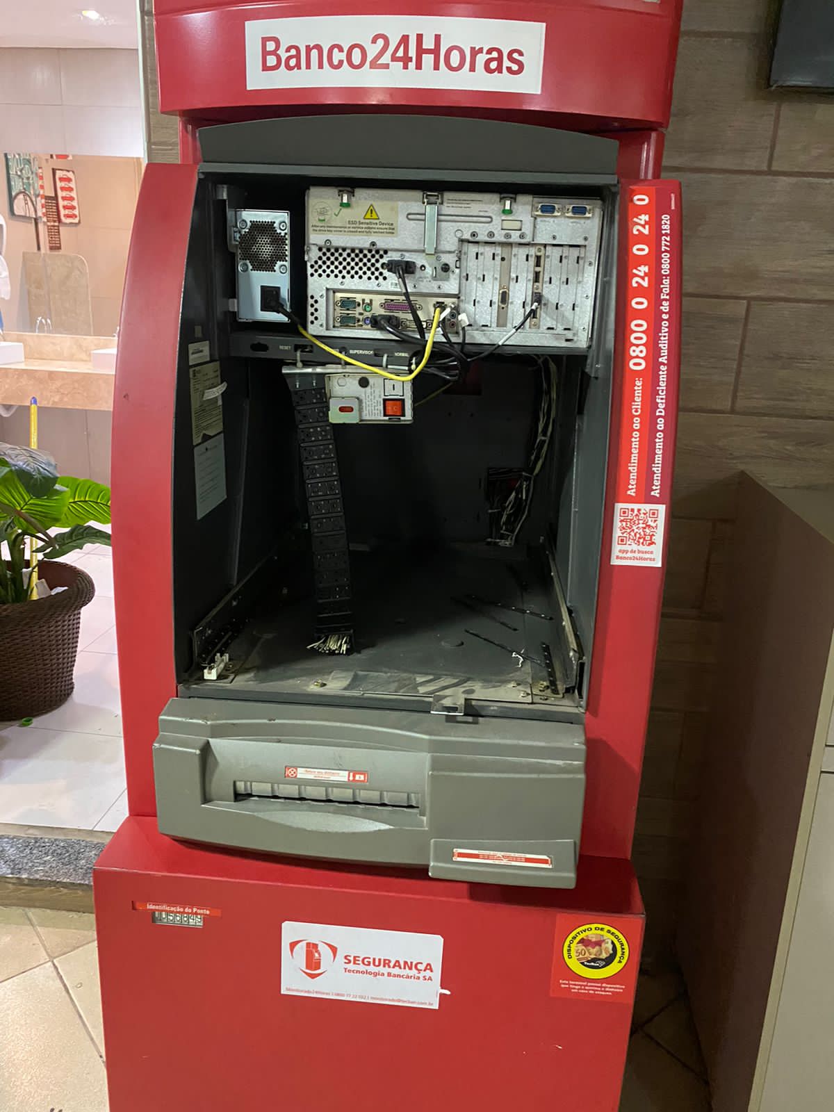 Criminosos tentam furtar caixa eletrônico em Shopping de Várzea Grande