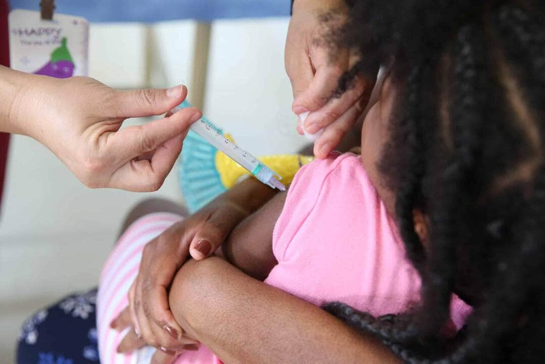 caminhos da reportagem de hoje fala do papel da vacinacao na infancia scaled