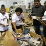 central unica das favelas distribui livros a bibliotecas comunitarias