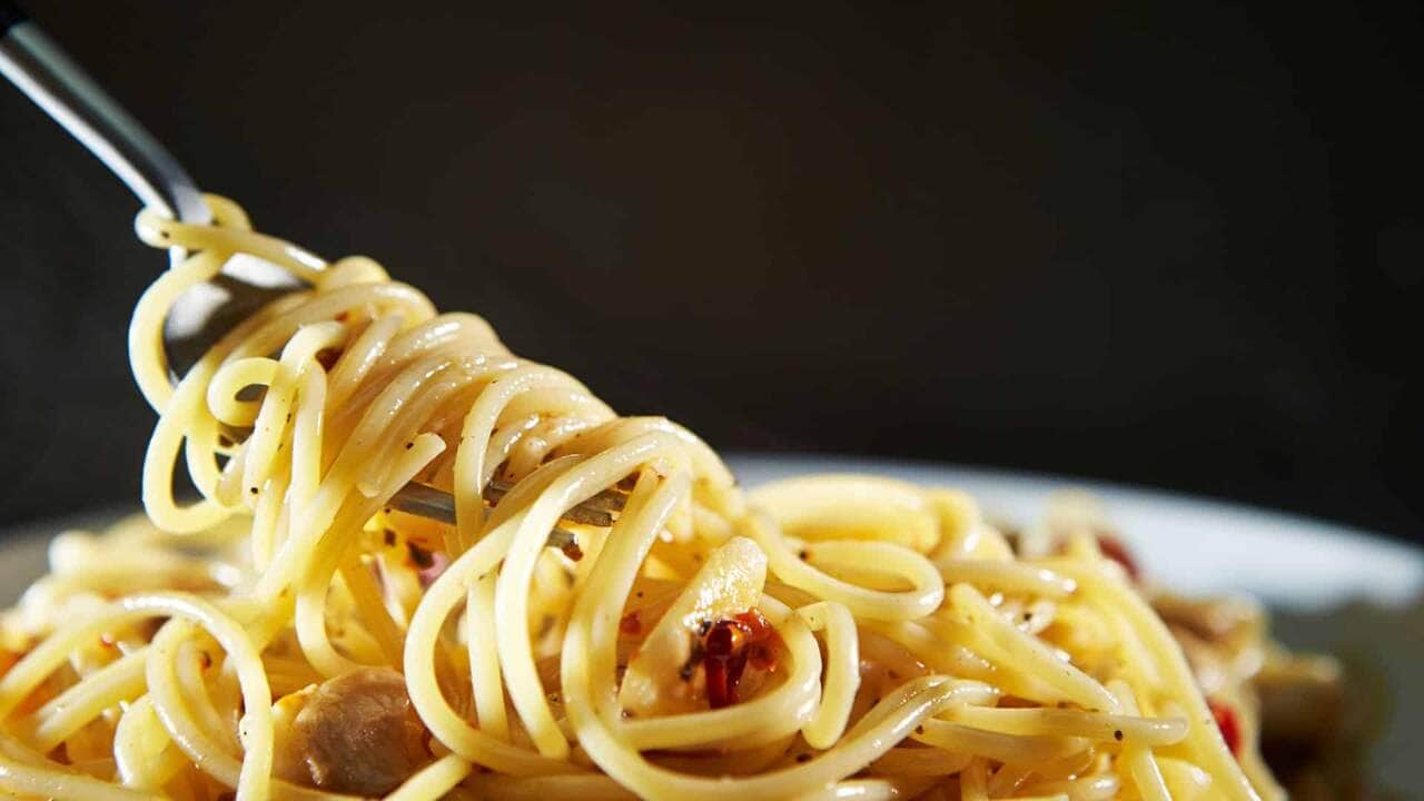 como fazer macarrão alho e óleo