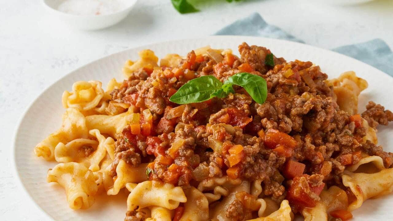 como fazer macarrão com carne moída