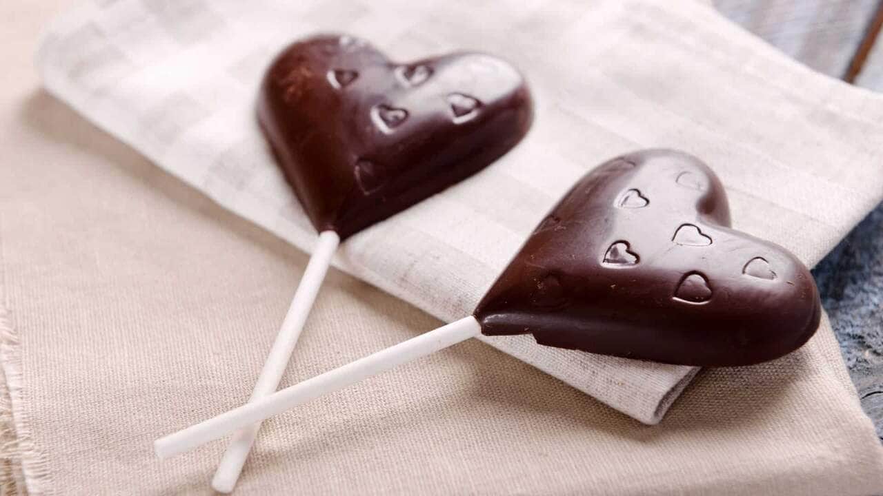 como fazer pirulito de chocolate