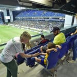 Iniciativa do Governo do Estado e Cuiabá Esporte Clube abre espaço inclusivo para autistas assistirem a partida de futebol  - Foto por: Josi Dias