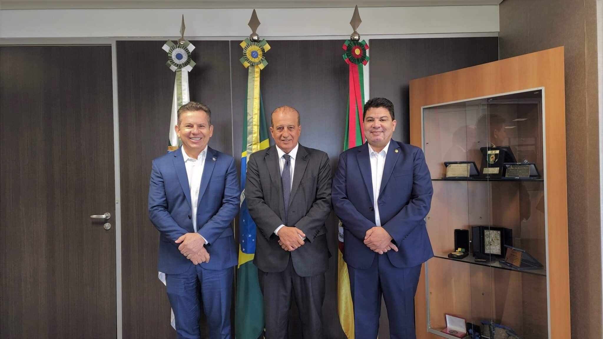Mauro Mendes conversou com o ministro Augusto Nardes. Também participou o ex-senador Cidinho Santos.  - Foto por: Secom-MT