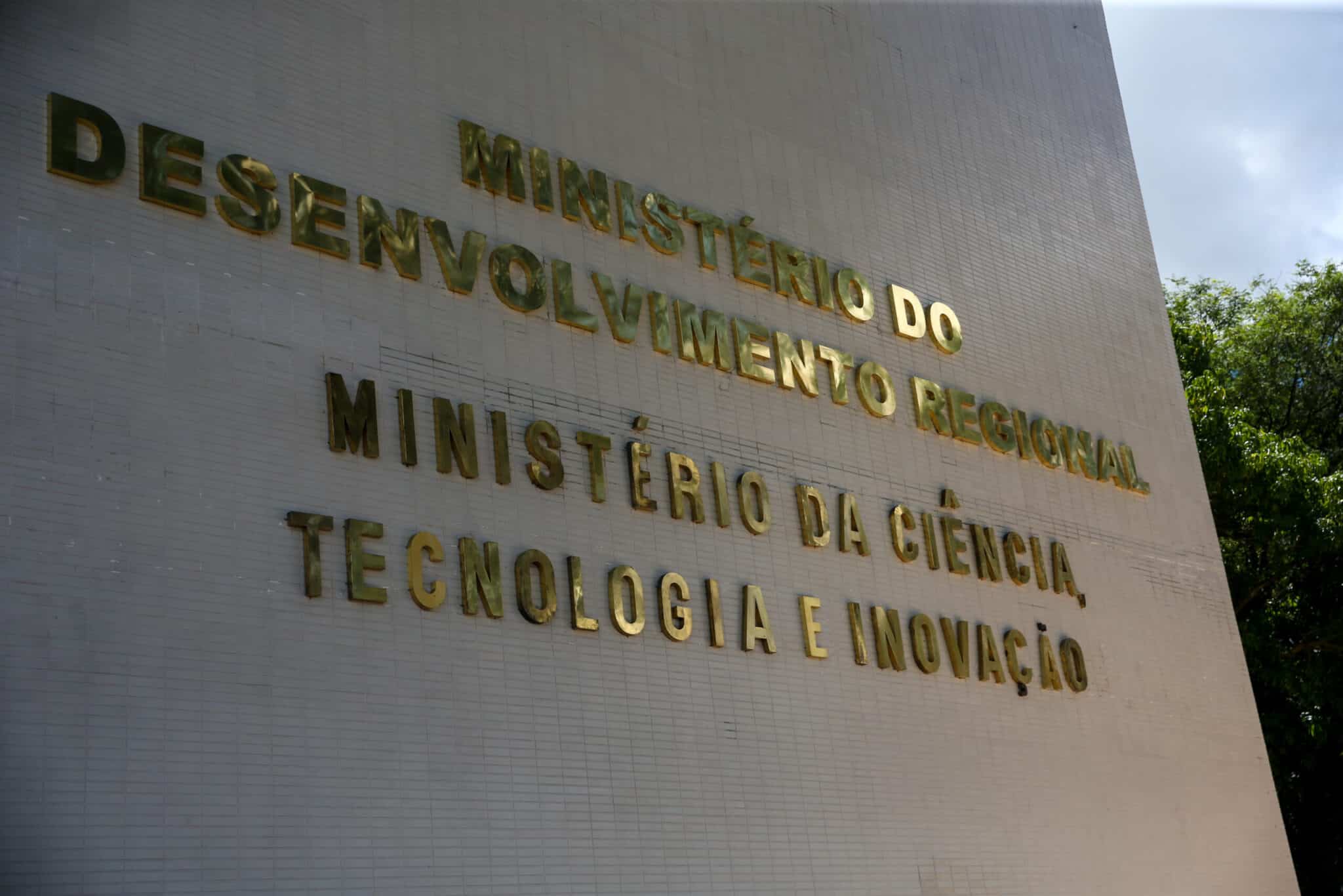 governo autoriza concurso para ciencia e tecnologia com 814 vagas scaled