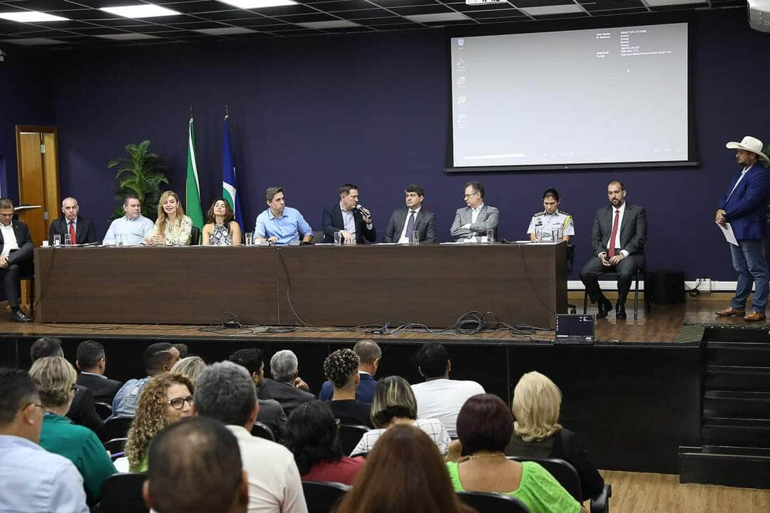 Reunião gerencial para tratar do Protocolo Emergencial de Segurança nas escolas  - Foto por: Secom-MT