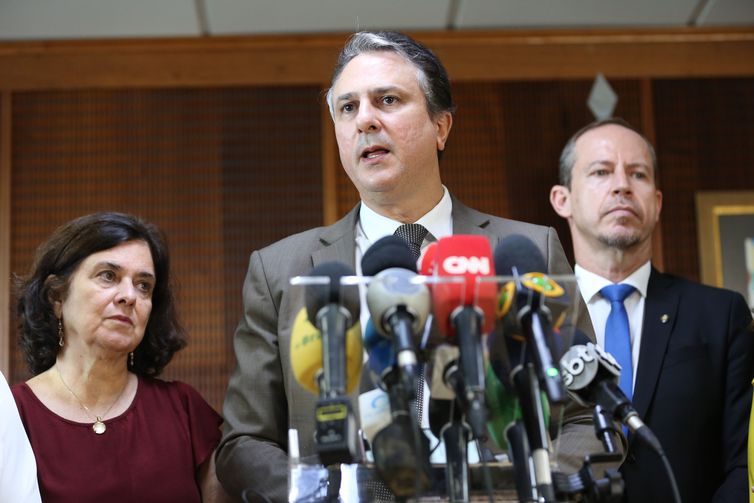 Fabio Rodrigues-Pozzebom/ Agênc Brasília (DF) 06/04/2023 O ministro da Educação, Camilo Santana, a ministra da Saúde, Nísia Trindade, e o secretário -executivo do MJ, Ricardo Capelli, durante reunião de grupo interministerial para discutir a segurança nas escolas. Foto: Fabio Rodrigues-Pozzebom/ Agência Brasil