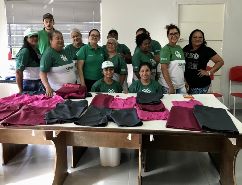 mulheres do municipio concluem o curso de confeccao de vestuario basico