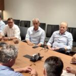 prefeito miguel vaz se reune com governador e vice governador em feira de agronegocios