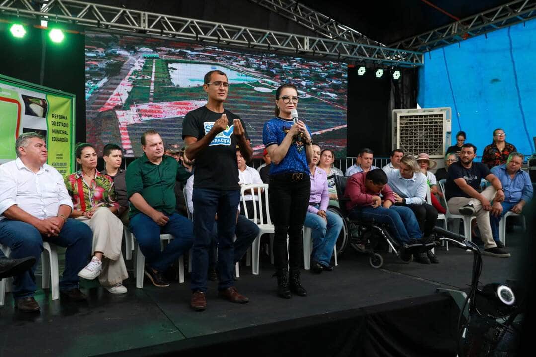 Interprete de Libras (Unaf), Anderson Arruda e primeira-dama de MT Virginia Mendes