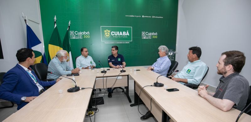 prefeito recebe representante de cooperativa de credito e destaca sucesso do cuiabanco
