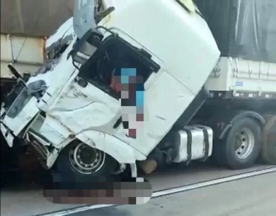 Video mostra acidente na Serra de São Vicente; três veículos envolvidos