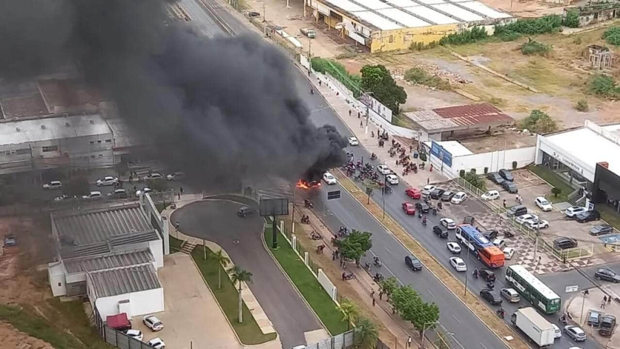 A manifestação acontece por conta da morte do entregador de aplicativo, Kevin Tavares da Cruz, enquanto ele trabalhava.