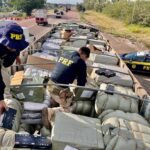 PRF apreende carreta com carga milionária de contrabando em Eldorado do Sul/RS