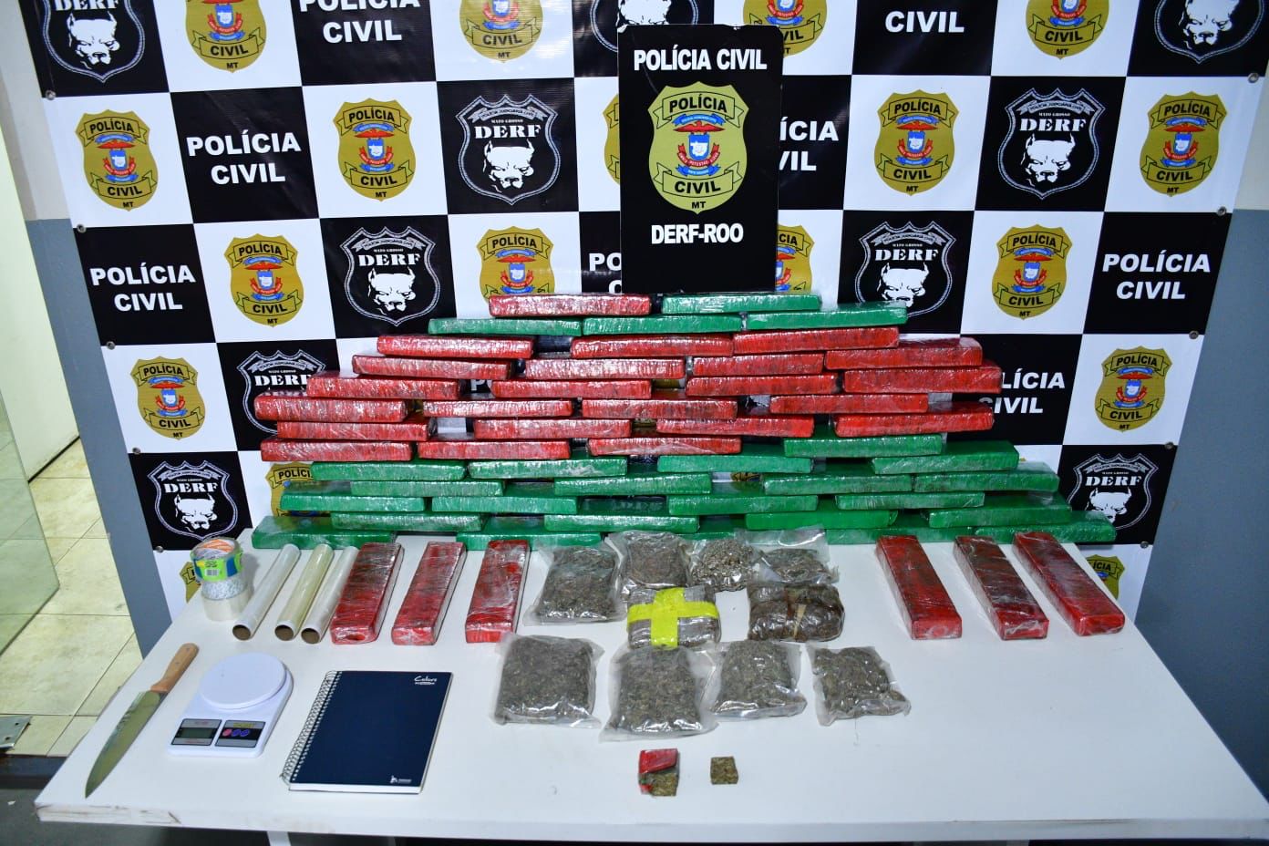 Policia apreende 55 tabletes de maconha em residencia no interior de Mato Grosso