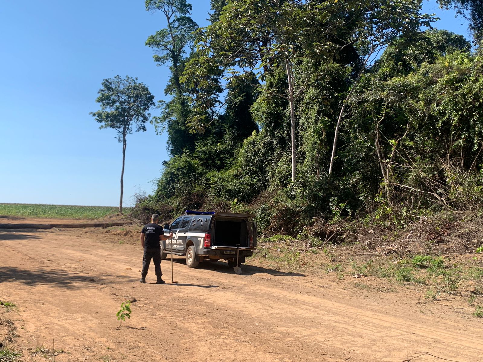 Policiais fazem buscas pelo corpo de jovem torturado e morto em Mato Grosso