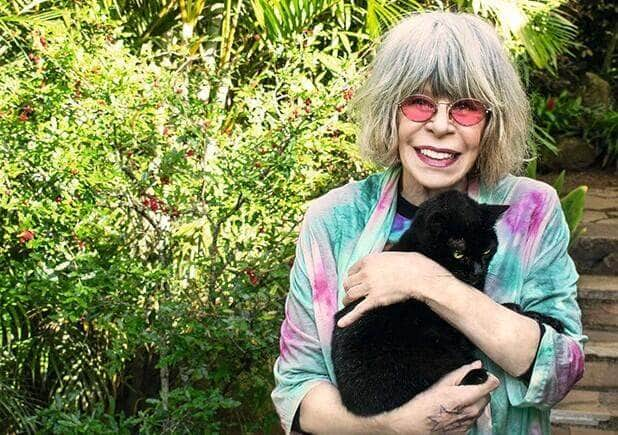 Rita Lee era apaixonada por pets e escreveu livro defendendo a causa animal