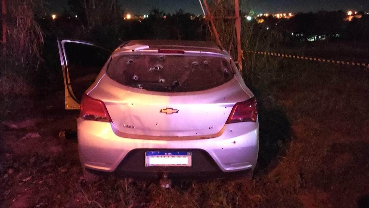 Jovem de 18 anos morre em confronto com a polícia, após roubar carro