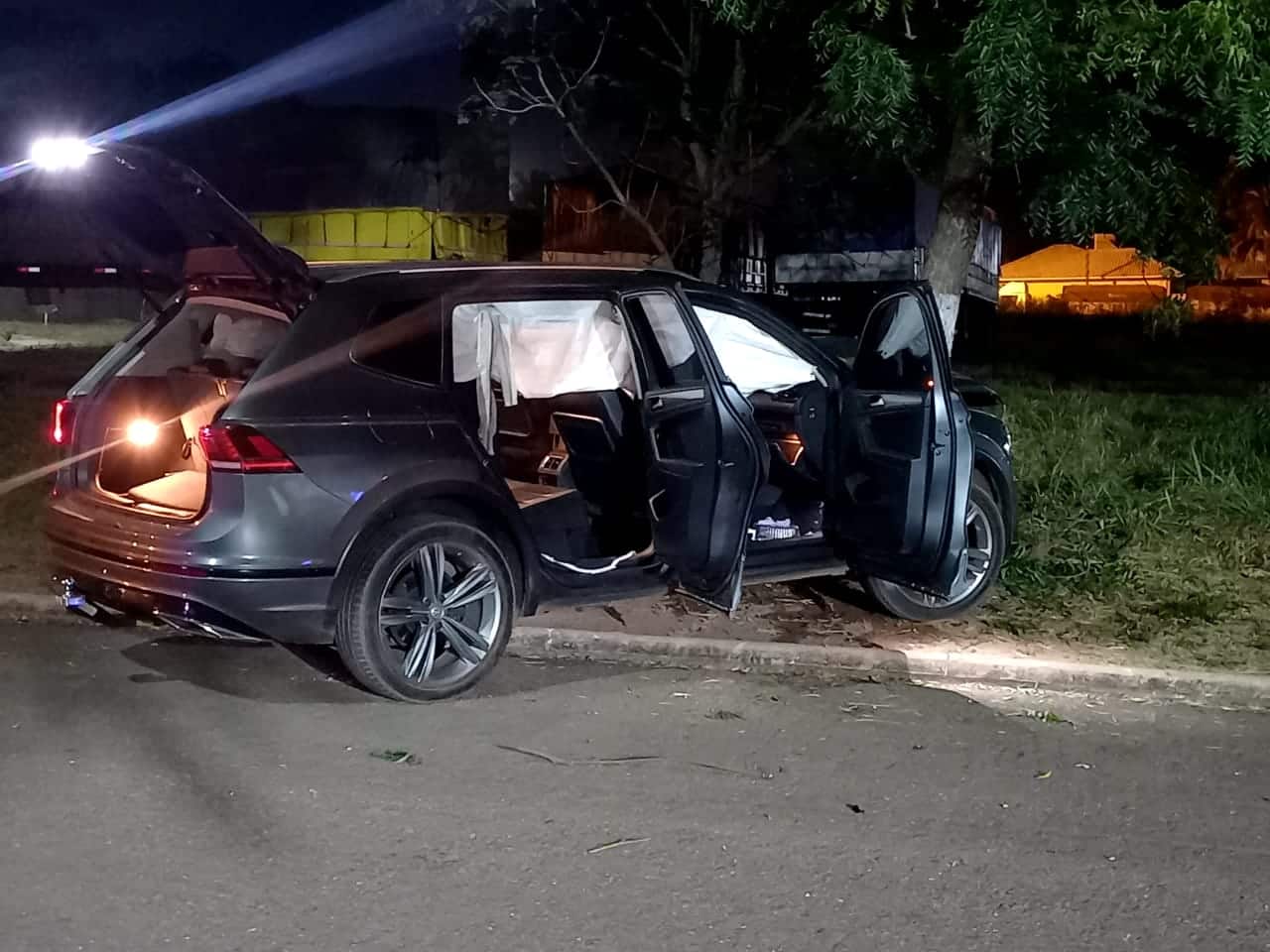 Criminoso rouba carro e sofre acidente na fuga. Foto: Nilton Mendonça - 105 FM