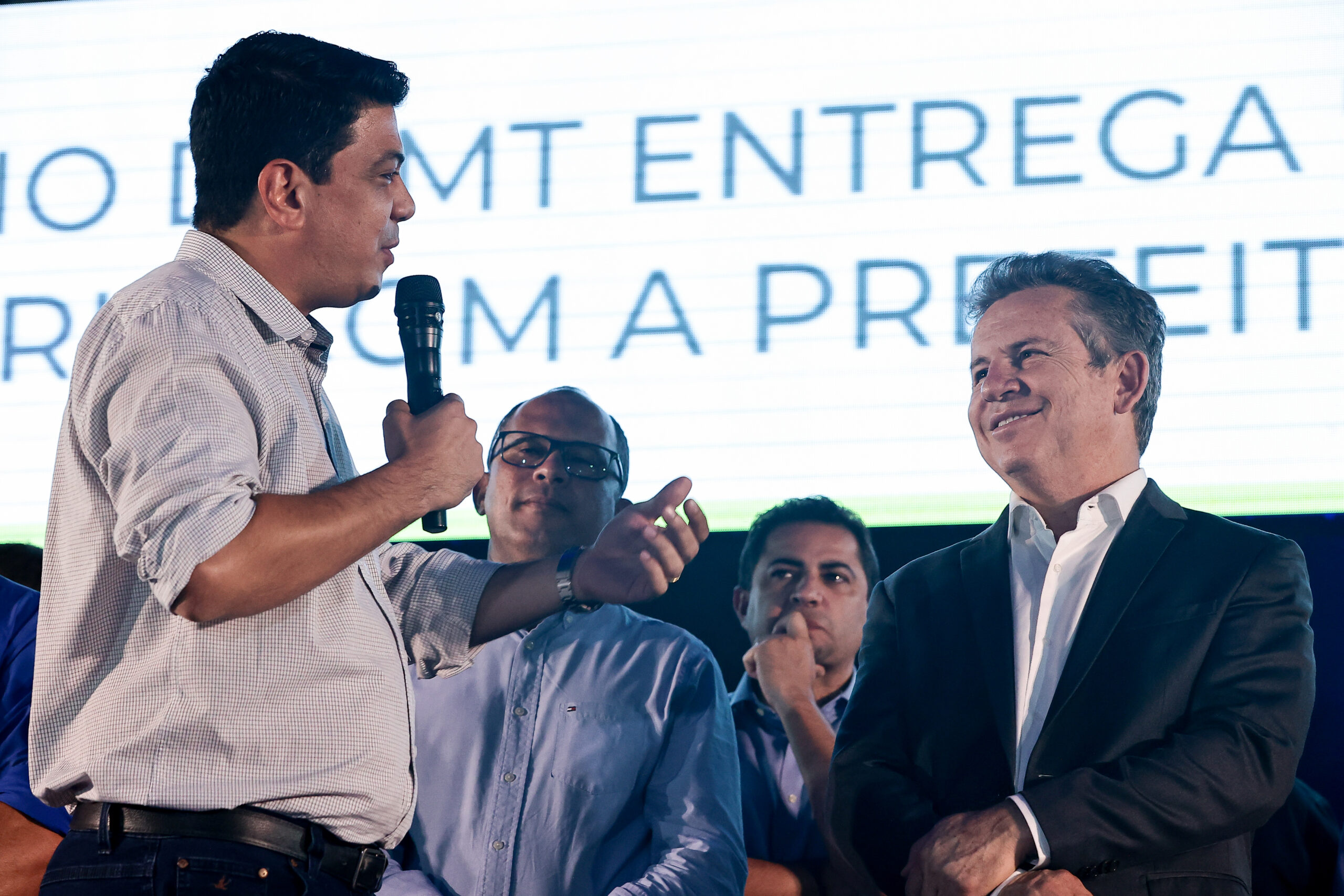 “Agora posso dizer que essa casa é minha”, diz morador que aguardava escritura há 30 anos 2 Mayke Toscano/Secom-MT | Governador Mauro Mendes entrega 700 escrituras definitivas para famílias de Várzea Grande