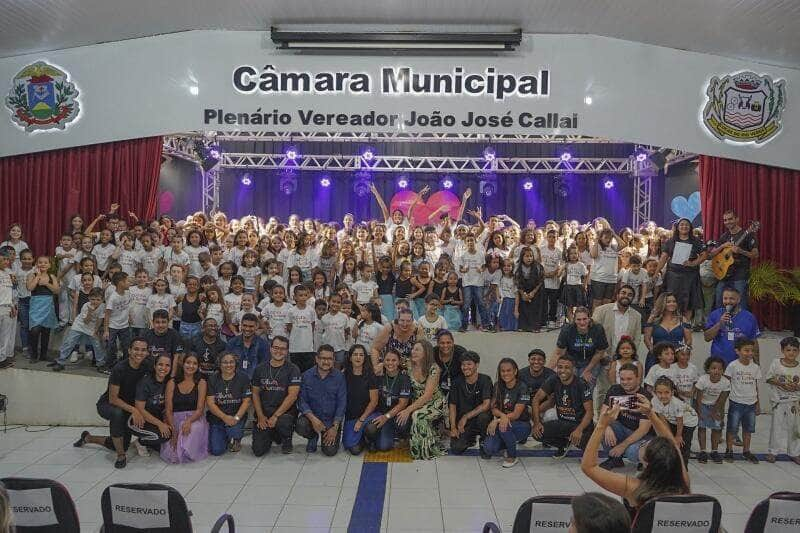 alunos das oficinas culturais prestam homenagens ao dia das maes