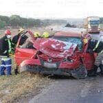 Carro entra na contramão e colide de frente com carreta na BR-163 em Nova Mutum/MT. Foto: Djeferson Kronbauer/Power Mix.