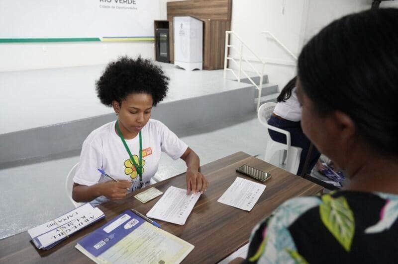 cartoes ser familia continuam sendo entregues na secretaria de assistencia social e habitacao