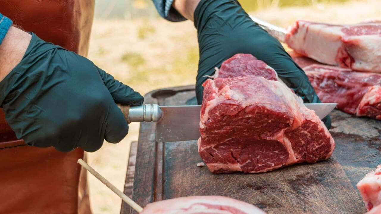 como cortar carne para churrasco