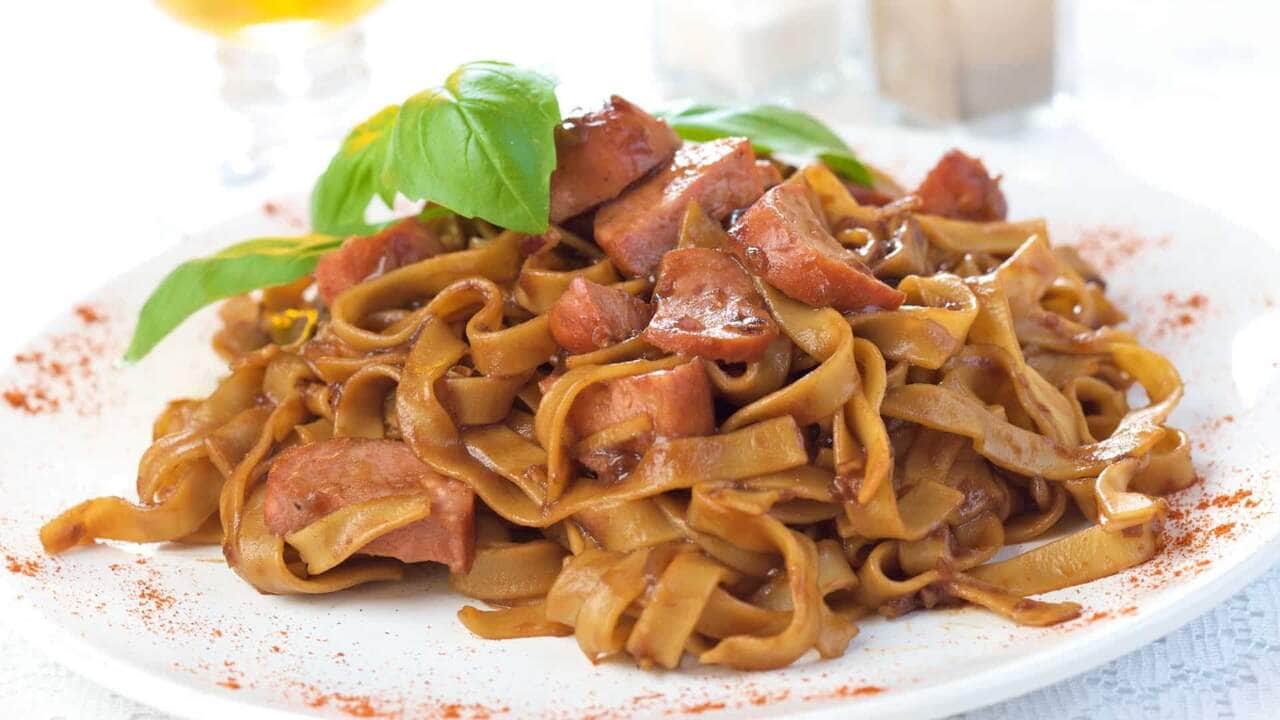 como fazer macarrão com salsicha