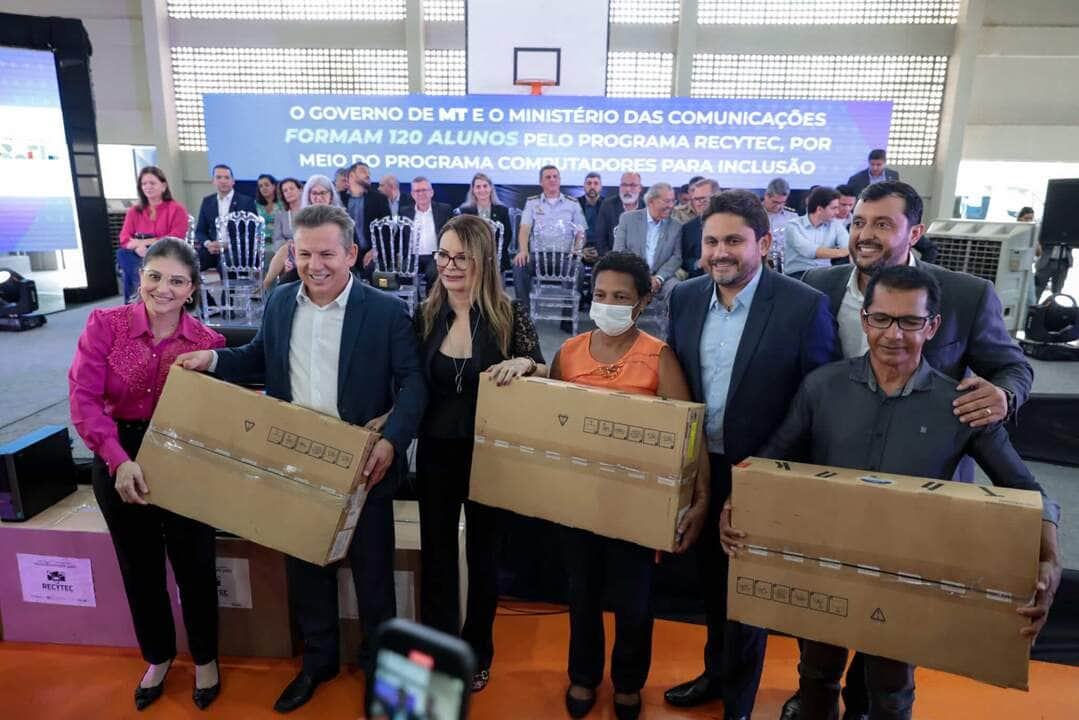 Entidades indicadas pela primeira-dama de MT contempladas com computadores recondicionados  - Foto por: Jana Pessôa