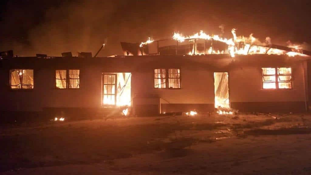 Pelo menos 20 crianças morrem em incêndio numa escola na Guiana