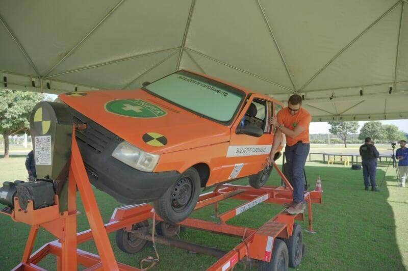 maio amarelo simulador de capotamento chamou a atencao da populacao