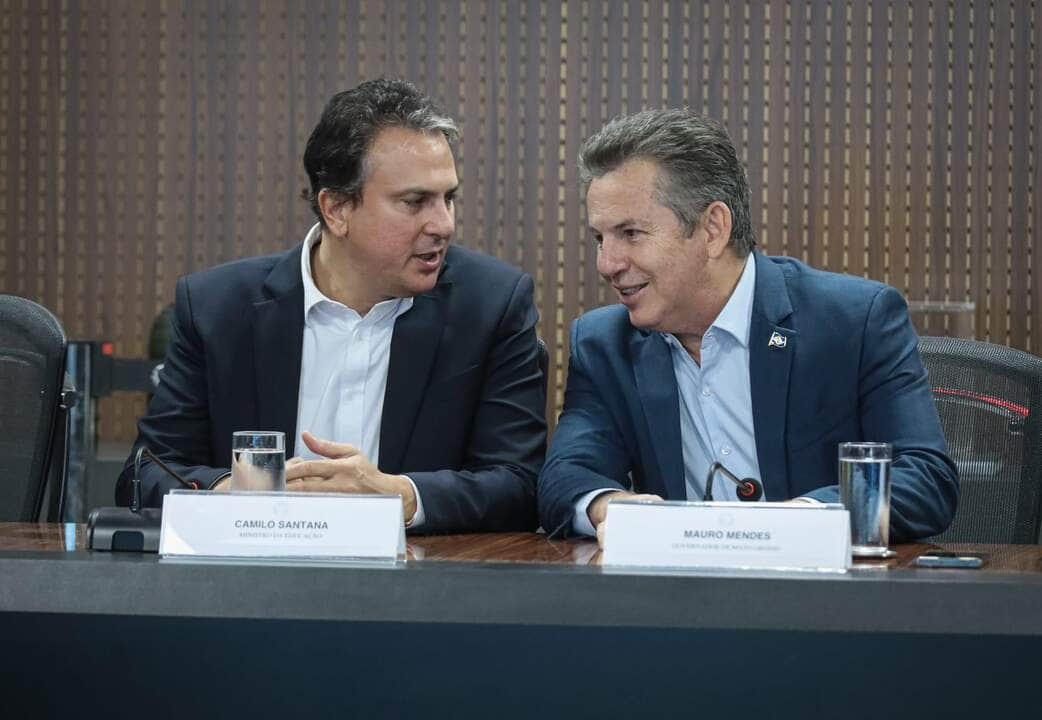 Governador Mauro Mendes e ministro da Educação, Camilo Santana, assinaram Termo de Intenção para retomada de obras em escolas da educação básica  - Foto por: Michel Alvim/Secom