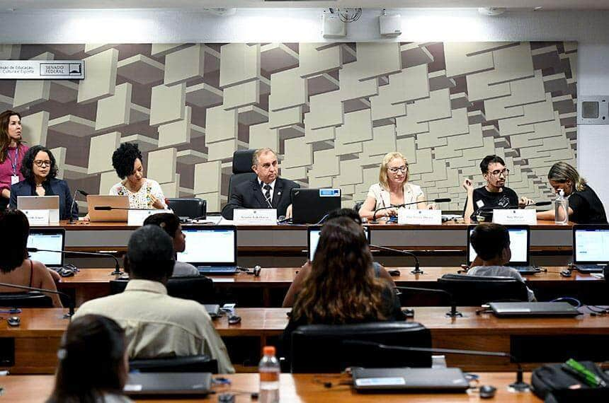 politica educacional deve favorecer inclusao de aluno com deficiencia aponta debate