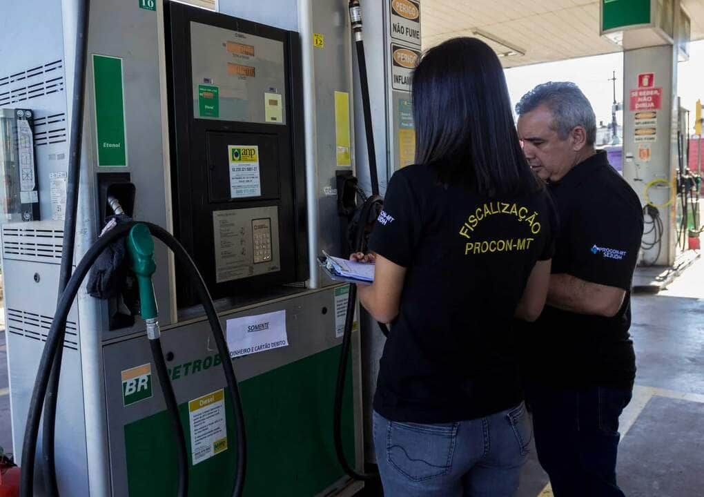 Fiscalização de postos, em Cuiabá  - Foto por: Assessoria