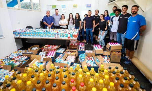 semel entrega para semas alimentos arrecadados durante inscricoes da 8ª corrida da soja