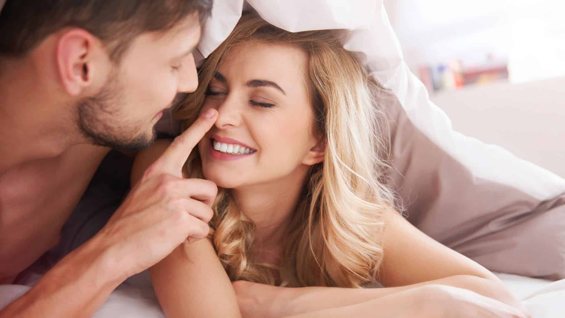 4 signos que formam um casal perfeito com peixes neste domingo 16/07/2023