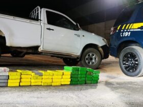 PRF apreende 60 kg de cocaína em compartimento secreto de caminhonete