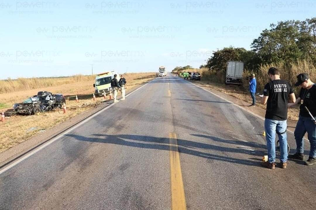 Vítima conduzia um veículo Toyota Corolla quando houve colisão de frente com um caminhão