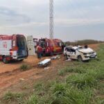 Carro fica destruído e casal ferido após acidente na BR-364 em Campo Novo