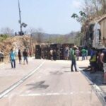 Carreta tomba e mata duas mulheres na BR-364 em Mato Grosso