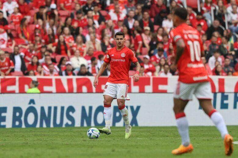 Botafogo x Internacional; onde assistir ao vivo o jogo deste sábado (12) pelo Brasileirão. Foto: Ricardo Duarte/SCI