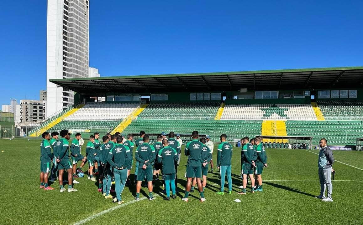 Vitória x Chapecoense; onde assistir ao vivo o jogo desta segunda-feira (24) pela Série B. Foto: ACF