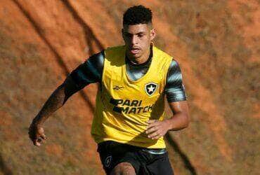 Botafogo x Internacional; onde assistir ao vivo o jogo deste sábado (12) pelo Brasileirão. Foto: Vitor Silva/BFR